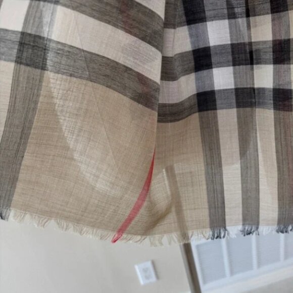 Burberry Check Wool-Silk Scarf, Archive Beige, OneSize - Picture 8 of 9